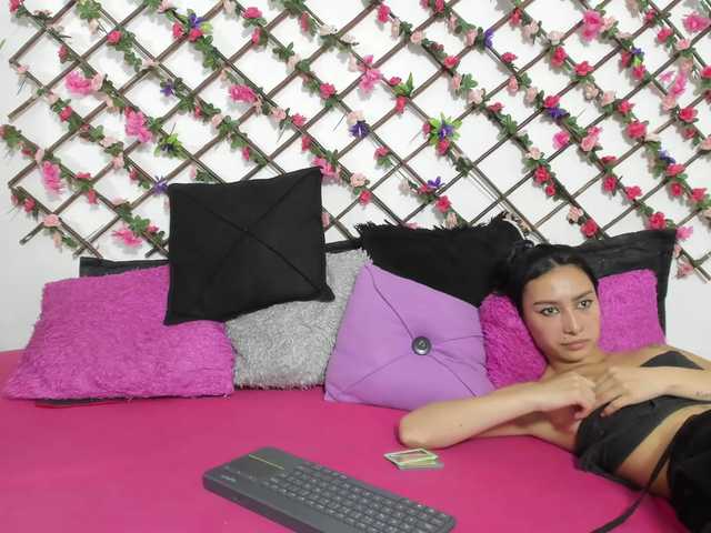 Live sex webcam photo for Dreamgirlss #290604826