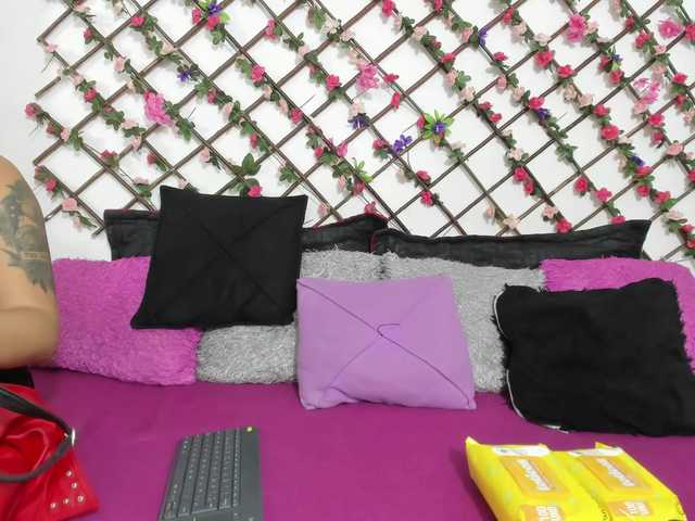 Live sex webcam photo for Dreamgirlss #291160503