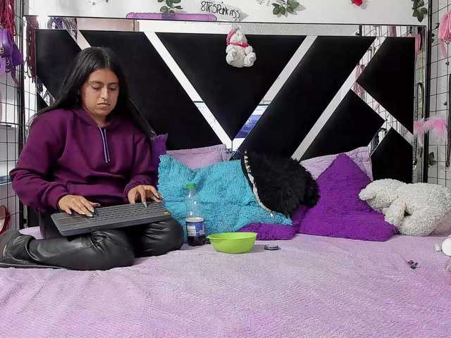 Live sex webcam photo for Dreamgirlss #291441643