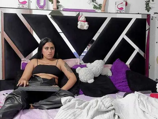 Live sex webcam photo for Dreamgirlss #291768116