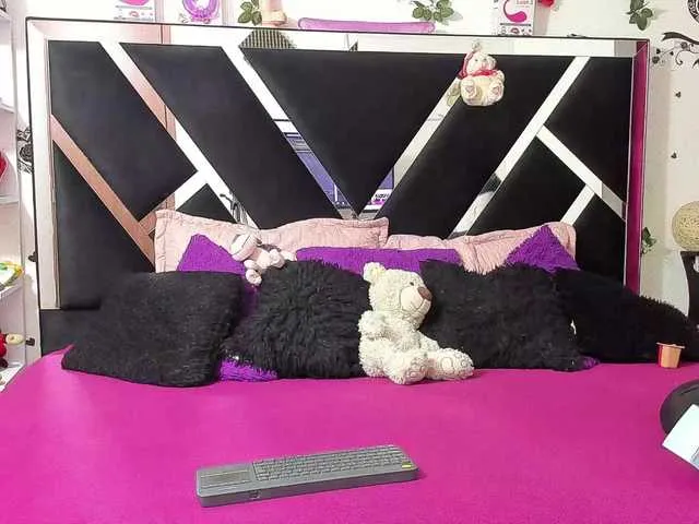 Live sex webcam photo for Dreamgirlss #291824512