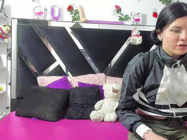 Live sex webcam photo for Dreamgirlss #291886225