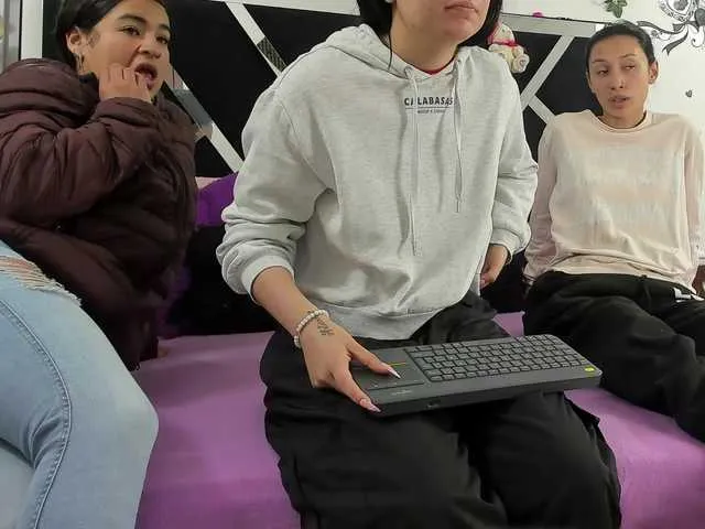 Live sex webcam photo for Dreamgirlss #292027424