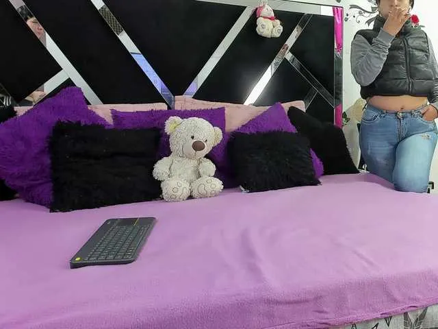 Live sex webcam photo for Dreamgirlss #292048815