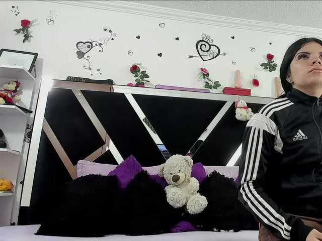 Live sex webcam photo for Dreamgirlss #292136087