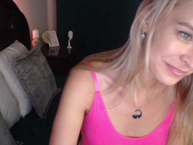 Live sex webcam photo for Dreamm-22 #275714819