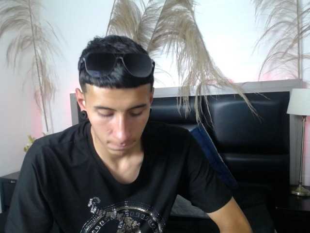 Live sex webcam photo for Drew-koonor #277382011