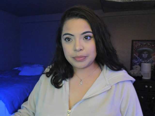 Live sex webcam photo for Drizzypeach #275816259