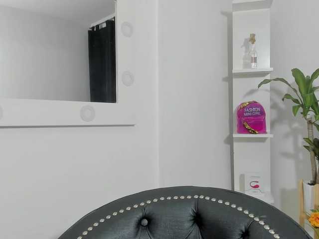 Live sex webcam photo for Dulce-Mari #275585543