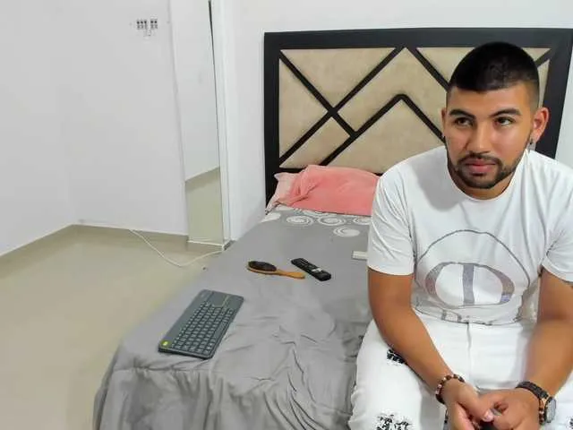 Live sex webcam photo for DulceRomance #288011422
