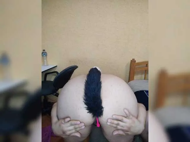 Live sex webcam photo for Dulcesucubo1 #290537358