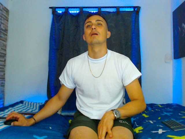 Live sex webcam photo for DuncanG-and-DeweiJ #276198451