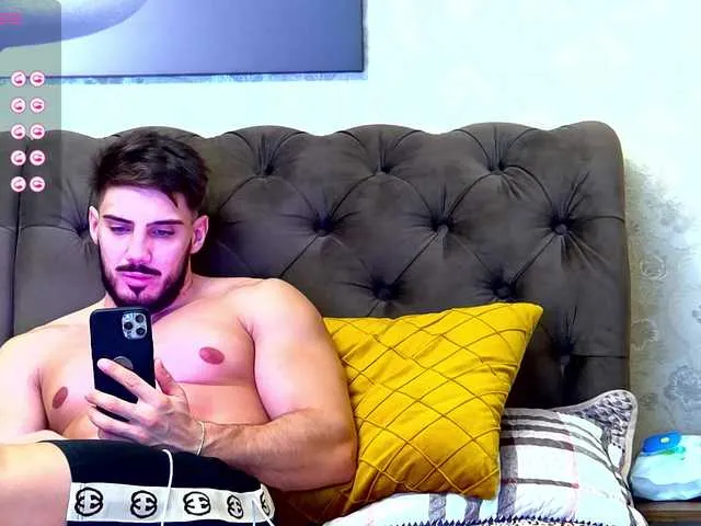 Live sex webcam photo for DustinKeent #288077921