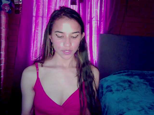 Live sex webcam photo for Dximena09 #275914565