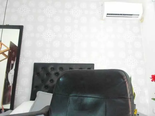 Live sex webcam photo for EBONYBREASTVH #287979048