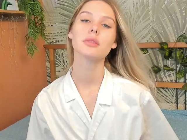 Live sex webcam photo for EIianeSoucy #273782995