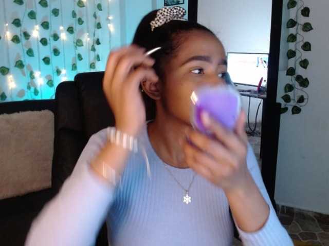 Live sex webcam photo for ELENNA-SNOW #271875091