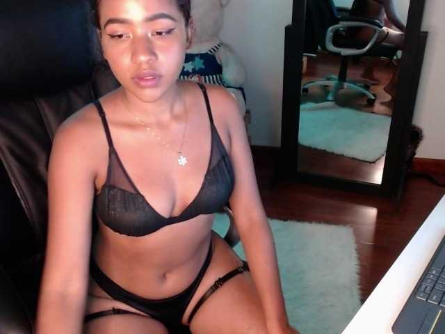 Live sex webcam photo for ELENNA-SNOW #272004780