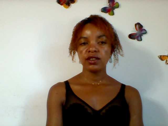 Live sex webcam photo for ELODIE12 #290436957