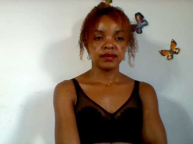 Live sex webcam photo for ELODIE12 #290438577