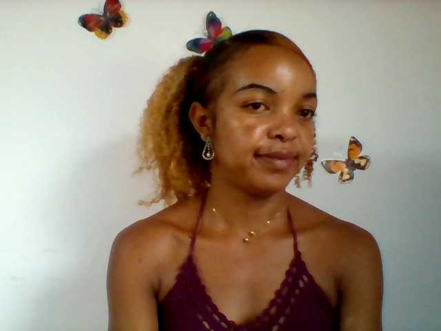 Live sex webcam photo for ELODIE12 #290444376