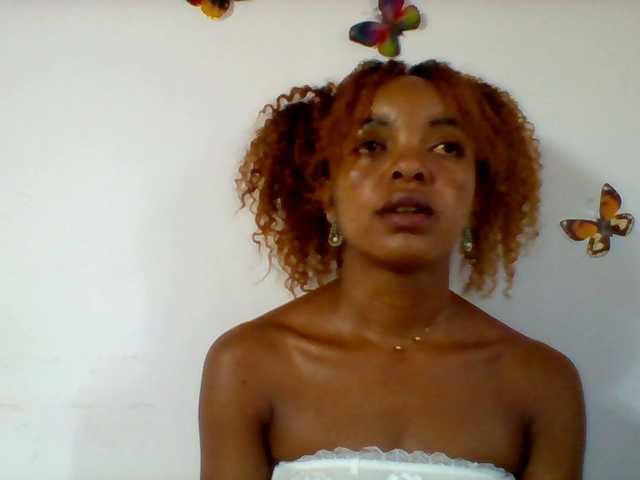 Live sex webcam photo for ELODIE12 #290451475