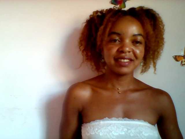 Live sex webcam photo for ELODIE12 #290452765