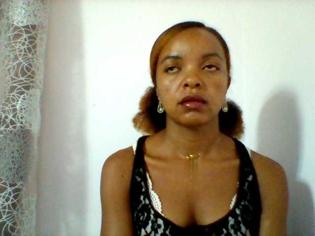 Live sex webcam photo for ELODIE12 #290479785