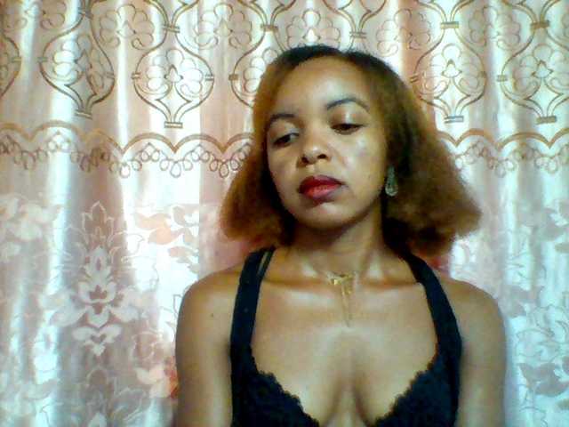 Live sex webcam photo for ELODIE12 #290485621