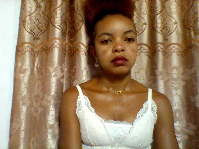 Live sex webcam photo for ELODIE12 #290497633