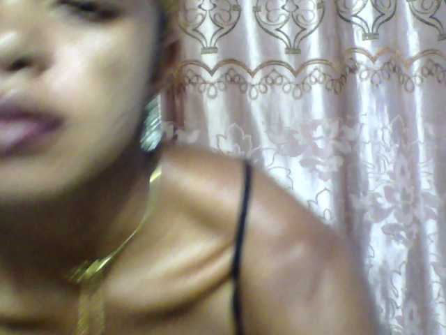 Live sex webcam photo for ELODIE12 #290538175