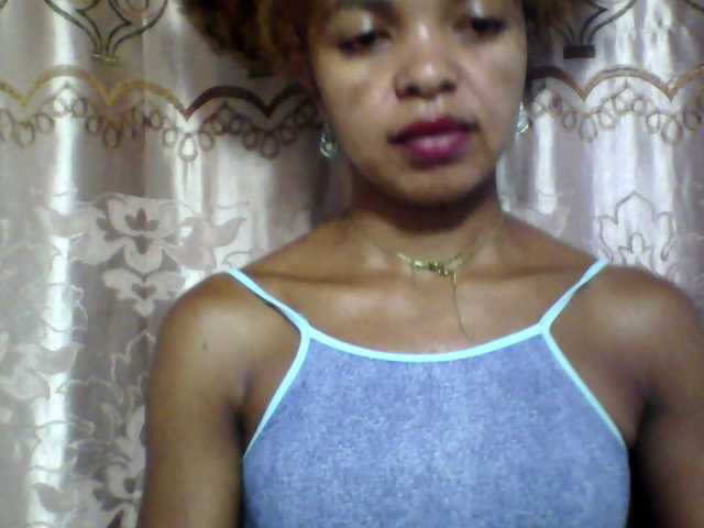 Live sex webcam photo for ELODIE12 #290545060