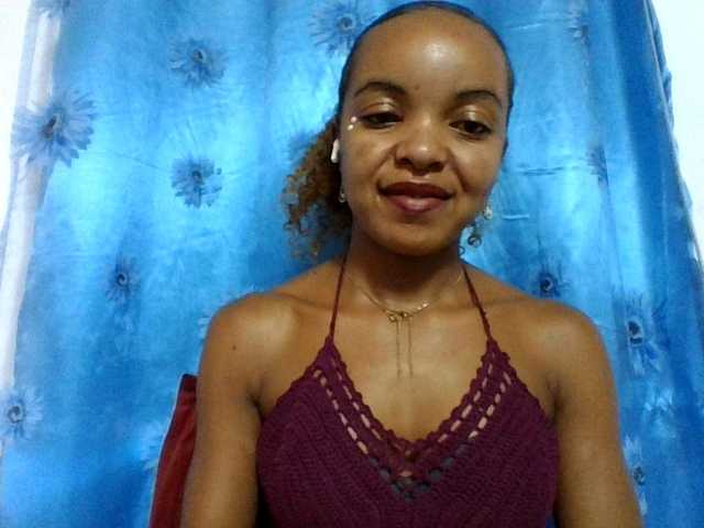 Live sex webcam photo for ELODIE12 #290588929