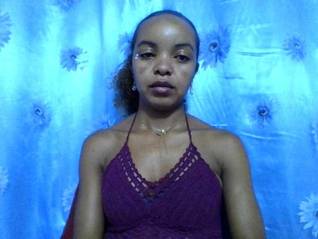 Live sex webcam photo for ELODIE12 #290593912
