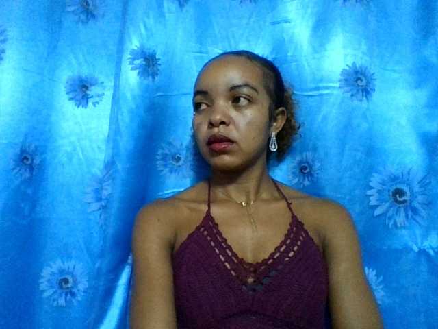 Live sex webcam photo for ELODIE12 #290596192