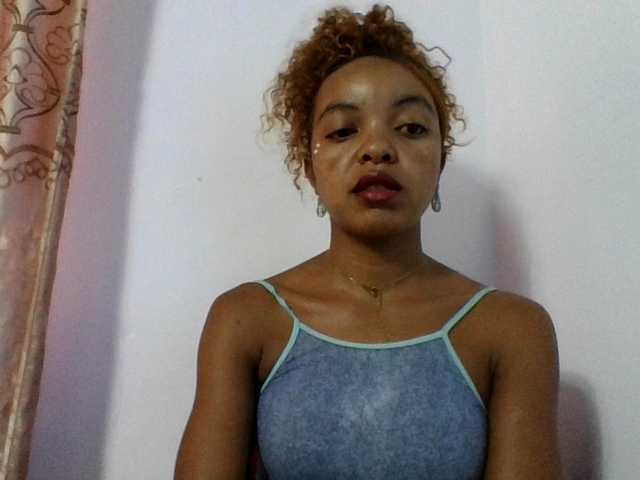 Live sex webcam photo for ELODIE12 #290613723
