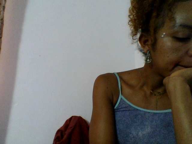 Live sex webcam photo for ELODIE12 #290620909
