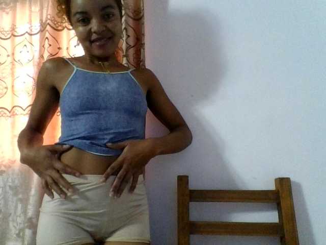 Live sex webcam photo for ELODIE12 #290640656