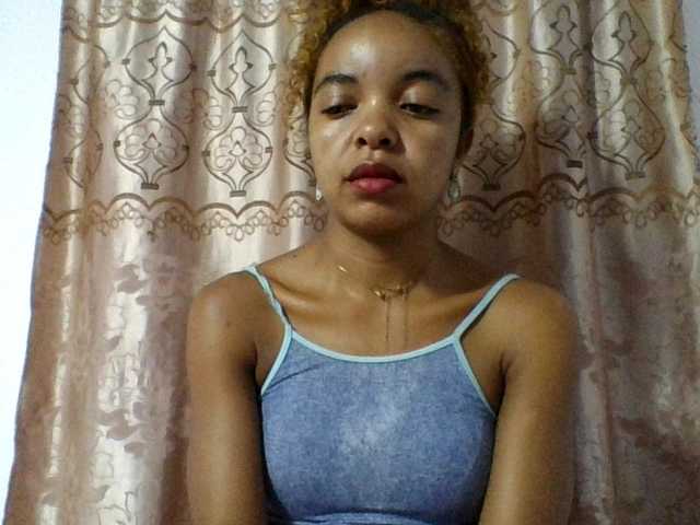 Live sex webcam photo for ELODIE12 #290642876