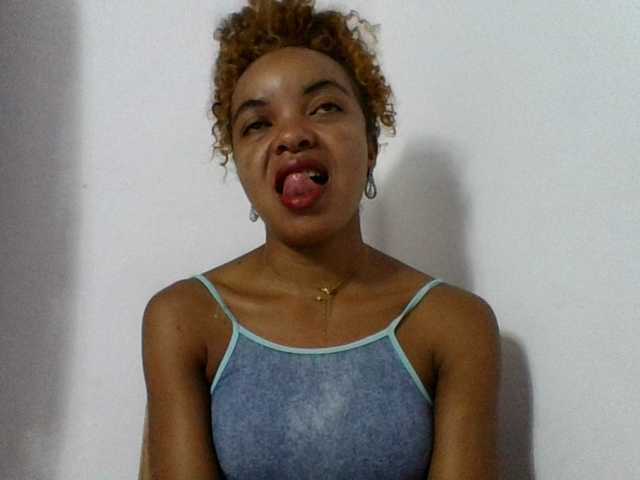 Live sex webcam photo for ELODIE12 #290691422