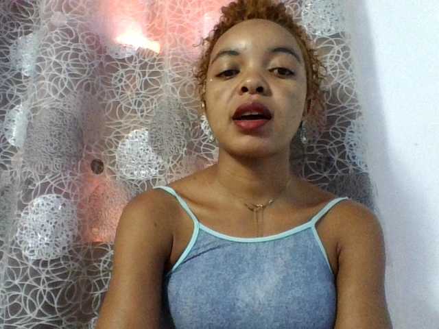 Live sex webcam photo for ELODIE12 #290702415
