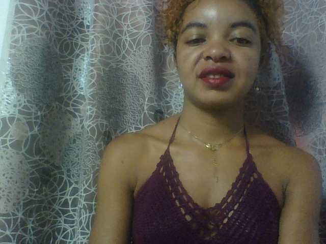 Live sex webcam photo for ELODIE12 #290723895