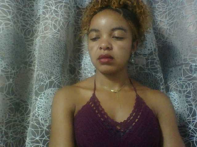 Live sex webcam photo for ELODIE12 #290726030