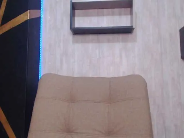 Live sex webcam photo for EMANUELAROSE2 #271831483