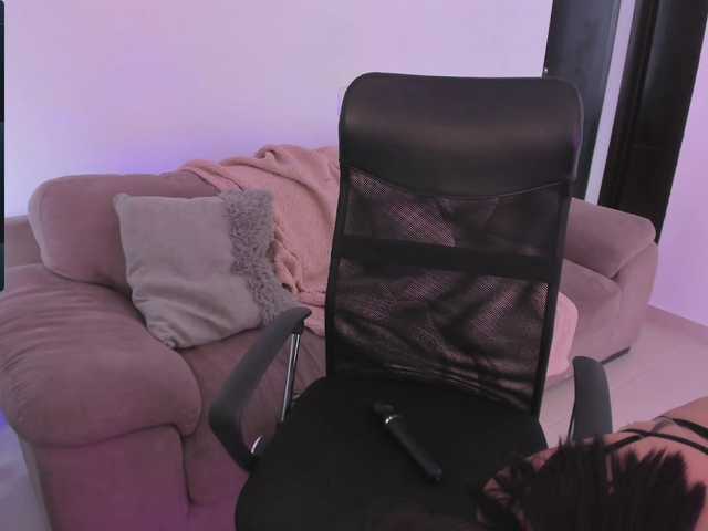 Live sex webcam photo for EMIILYJAMESS #272587967