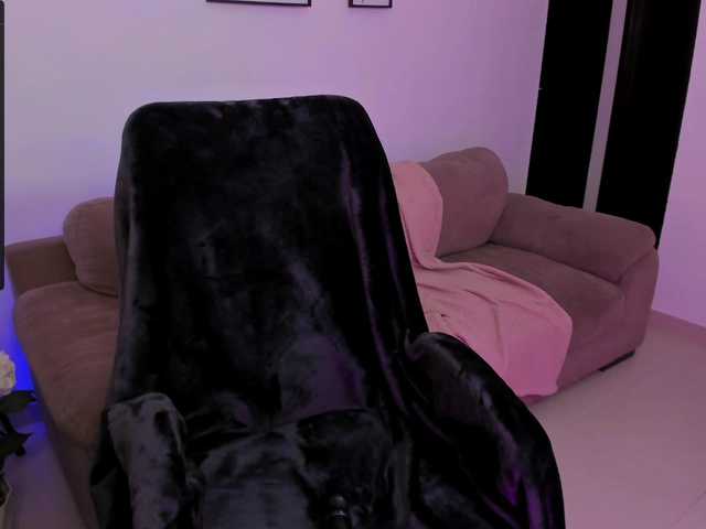 Live sex webcam photo for EMIILYJAMESS #272591272