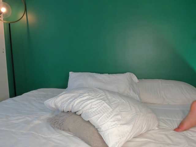 Live sex webcam photo for EMIILYJAMESS #273420383