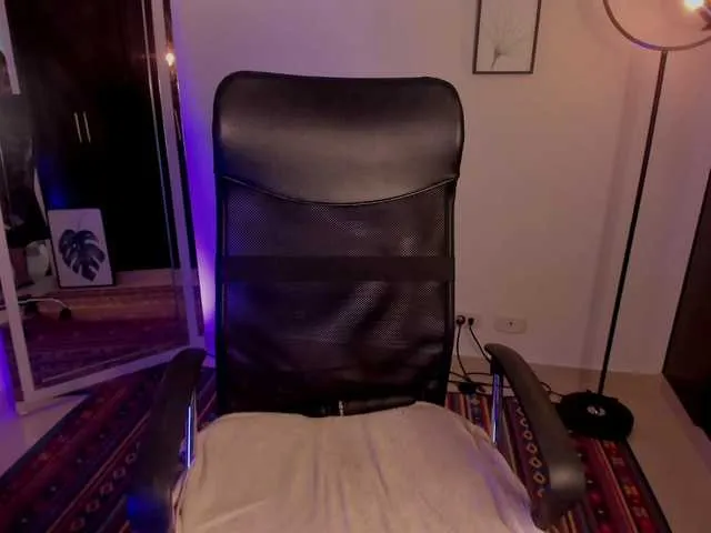 Live sex webcam photo for EMIILYJAMESS #274168049