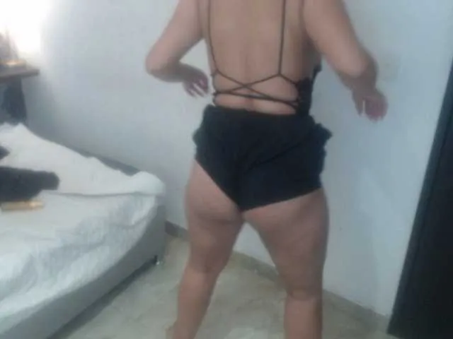 Live sex webcam photo for EMILY-PEACH #272950678