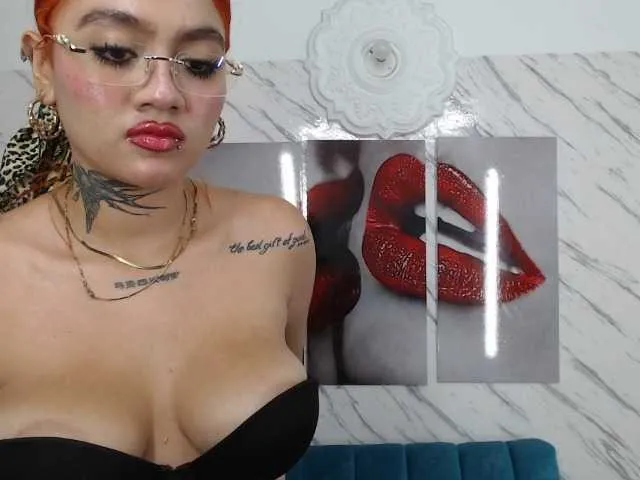 Live sex webcam photo for EMILY-WEED #290249859